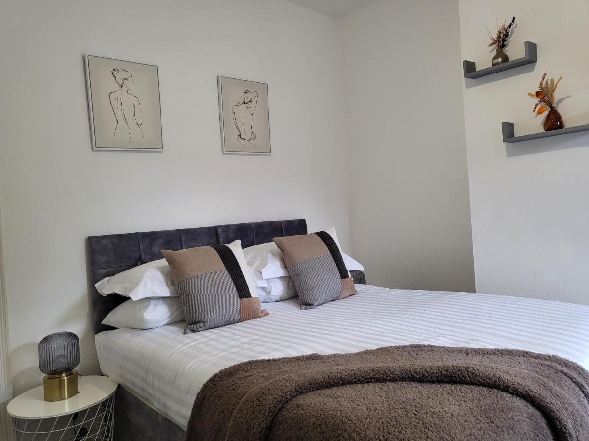 Centre Home: Business & Family-friendly Retreat *
