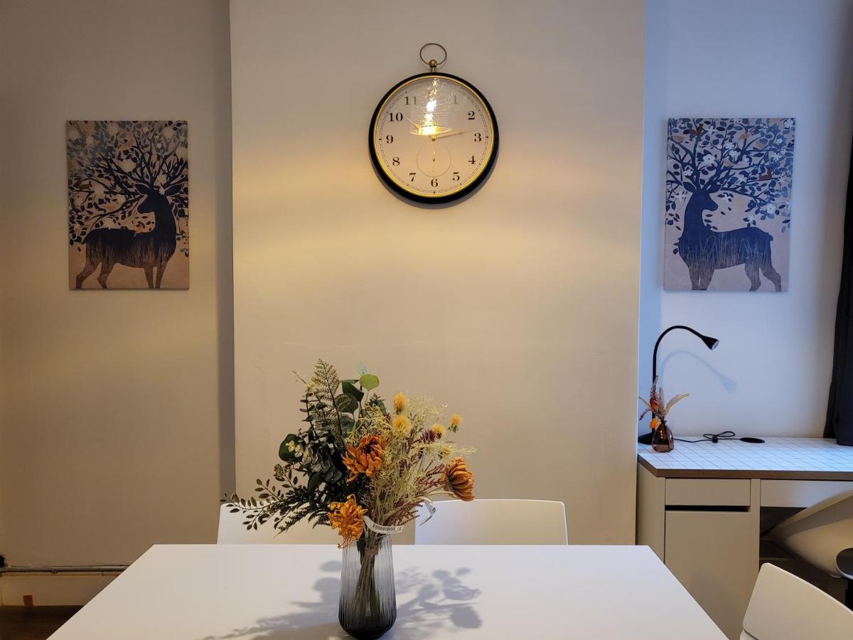 Centre Home: Business & Family-friendly Retreat