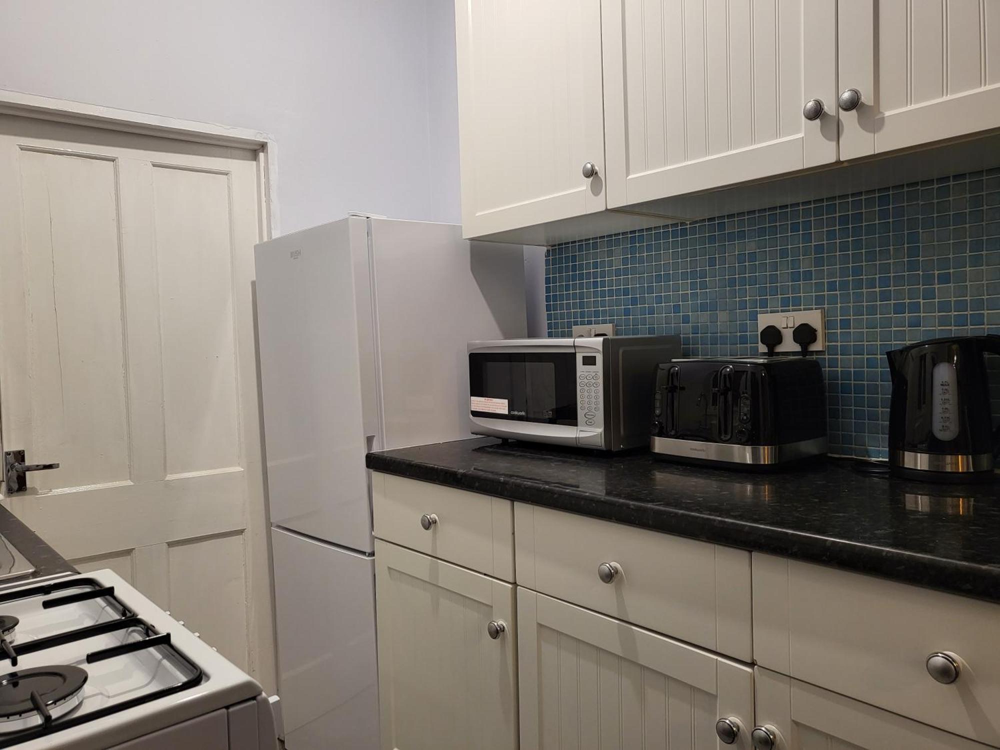 Apartment Centre Home: Business & Family-friendly Retreat *