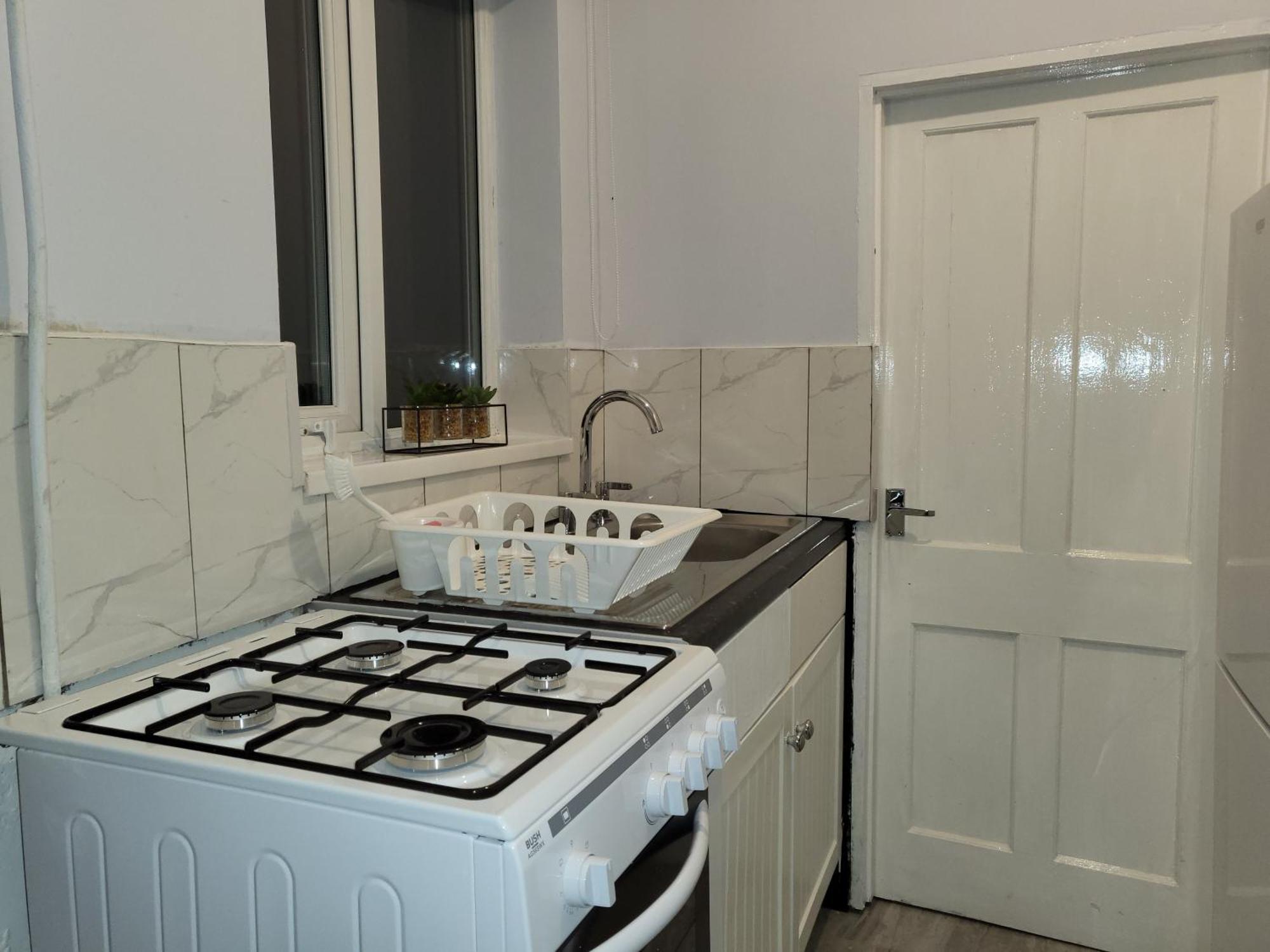 Centre Home: Business & Family-friendly Retreat Coventry